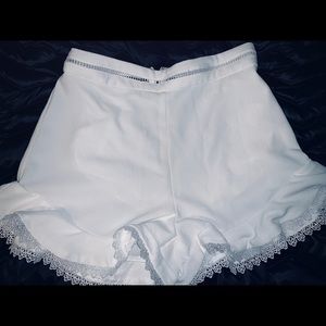 Do + Be trendy white summer shorts